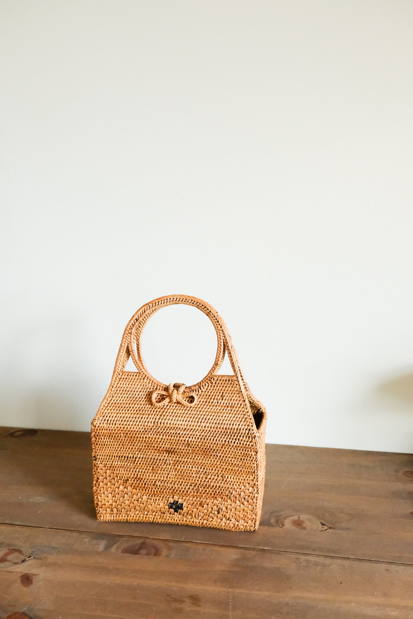 Lily Top handle rattan bag