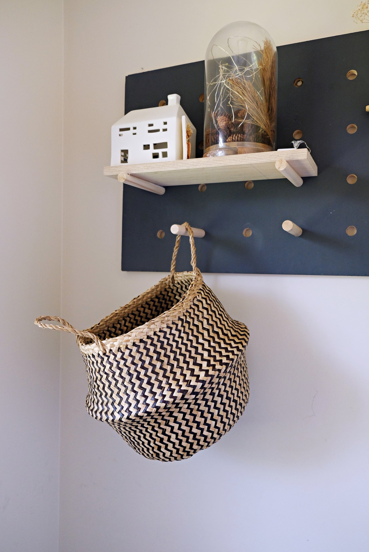 Black Zigzac Pattern Belly Basket